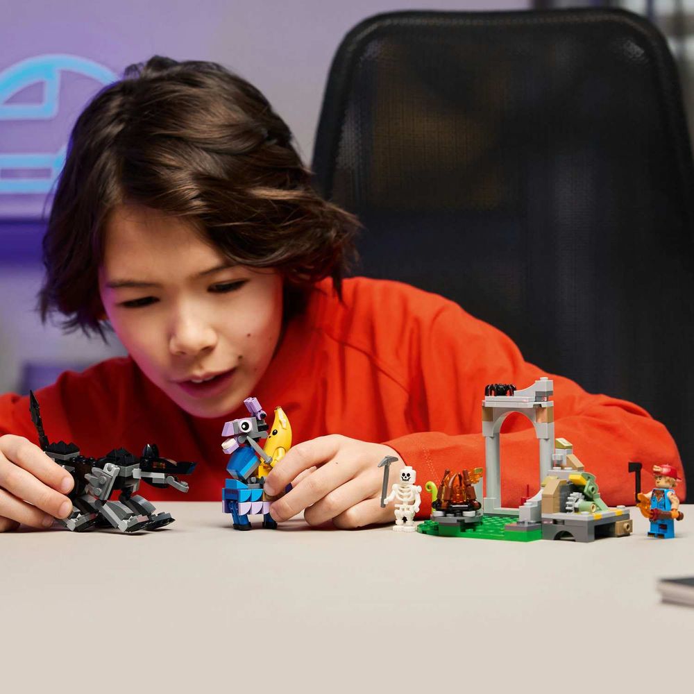 LEGO 77075 Peely & Sparkplug's Camp slika 7