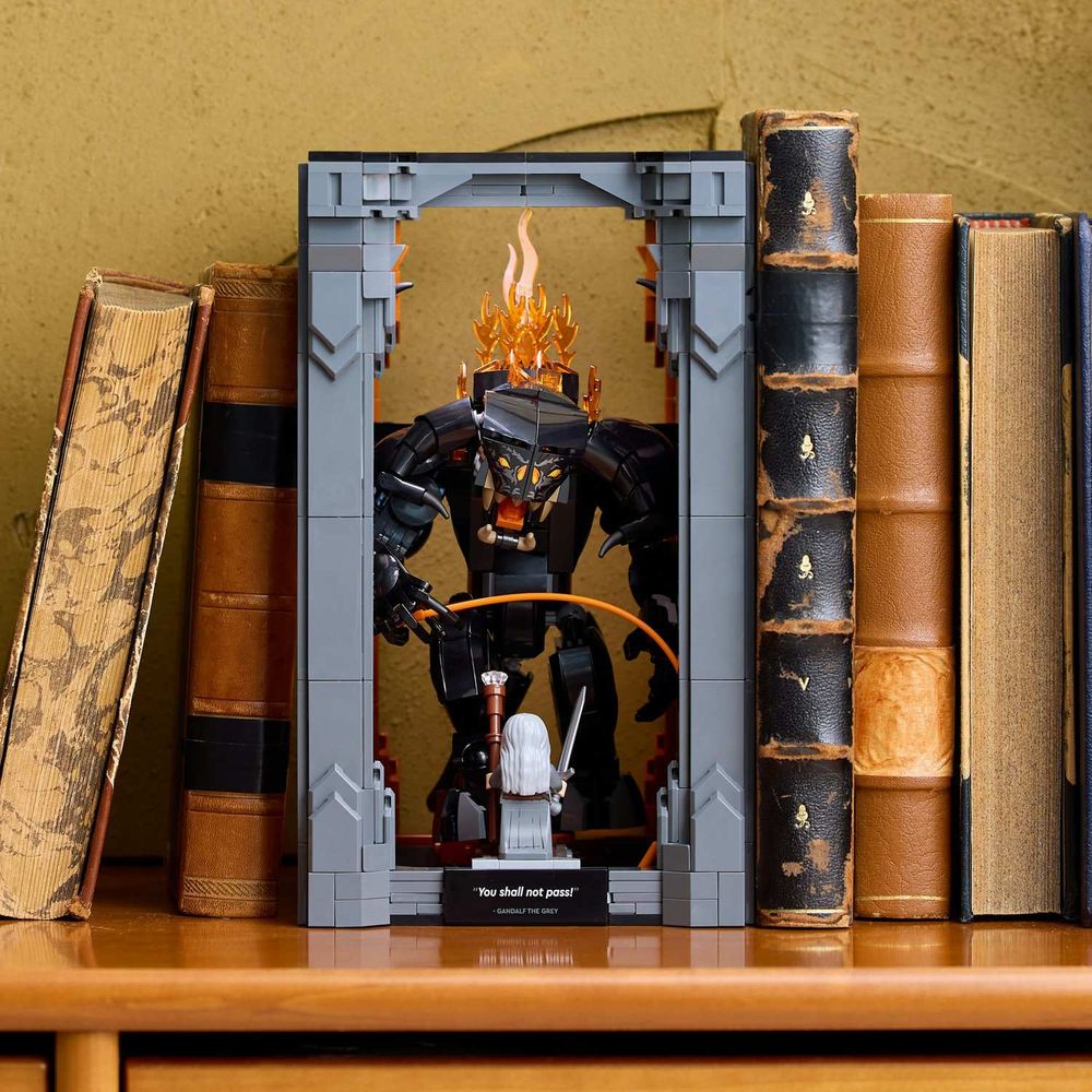 LEGO 10367 Balrog™ Book Nook slika 7
