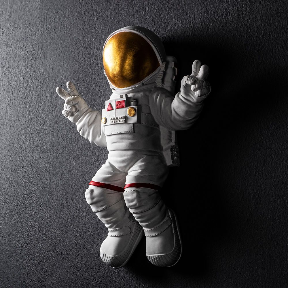 Astronaut u Položaju Mira - Dekorativni Zidni Ukras od Bijelog Zlata slika 6