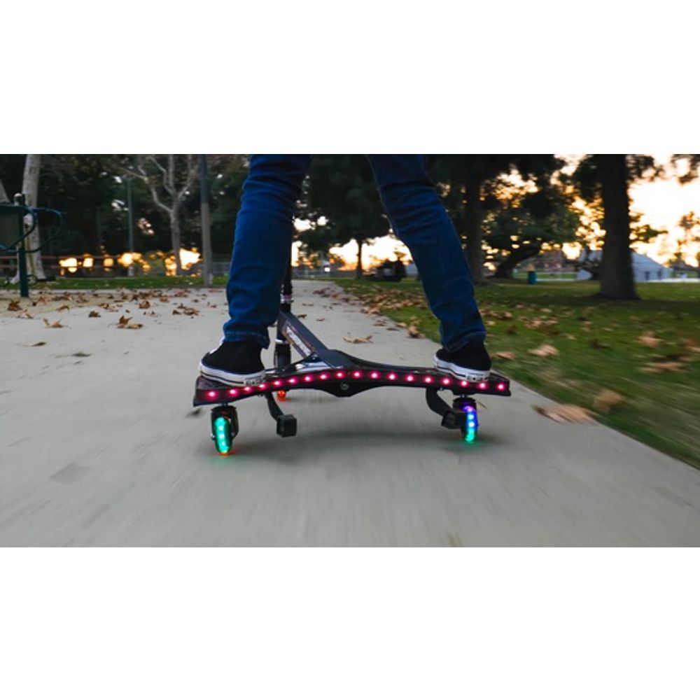 Razor Dječiji romobil Kids PowerWing Lightshow Caster slika 7