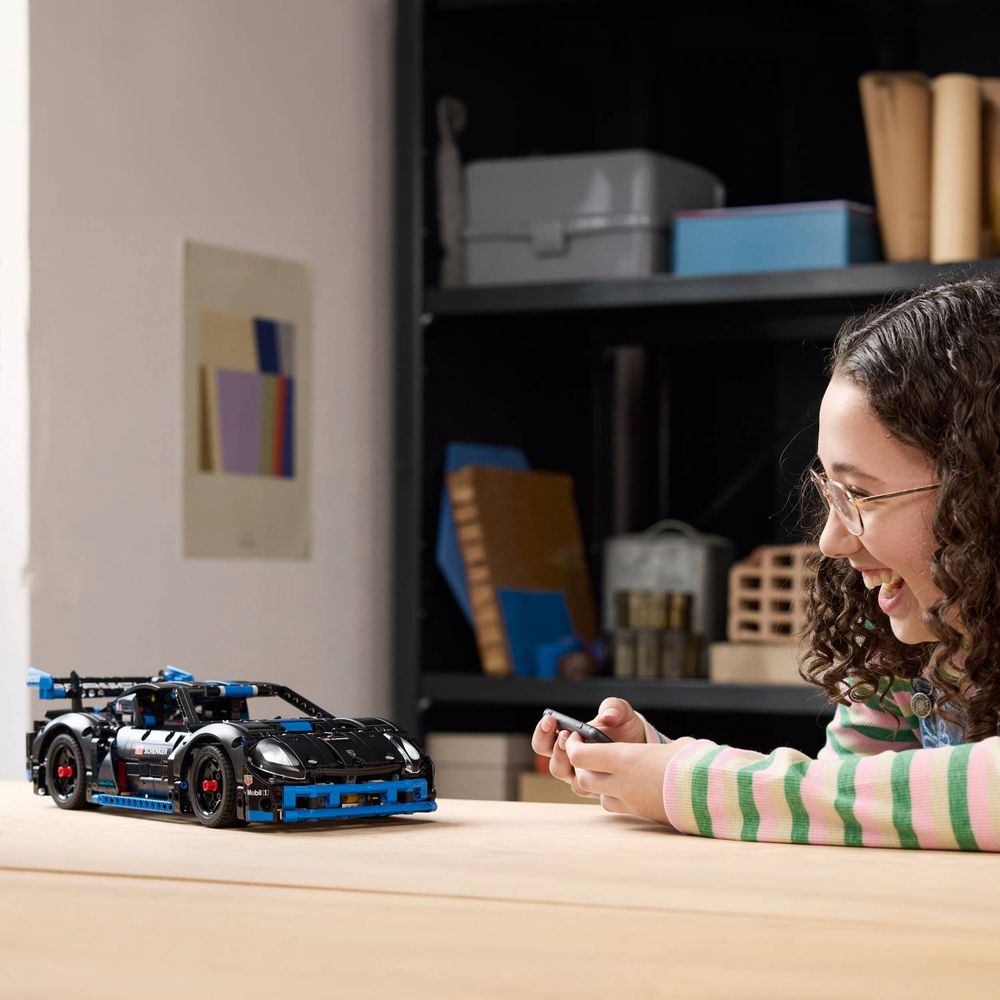 LEGO 42176 Porsche GT4 e-Performance slika 9