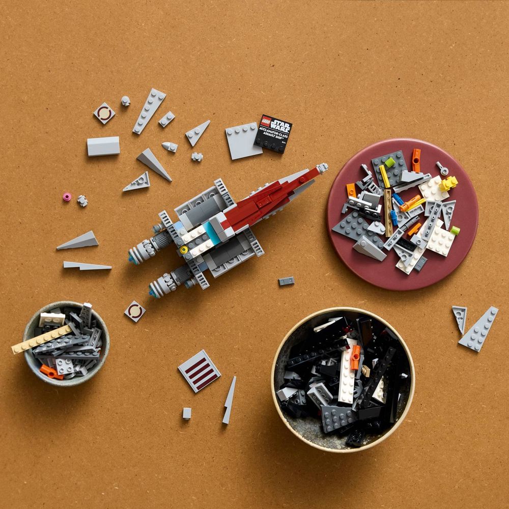 LEGO 75404 Svemirski brod™ Klase Acclamator slika 7