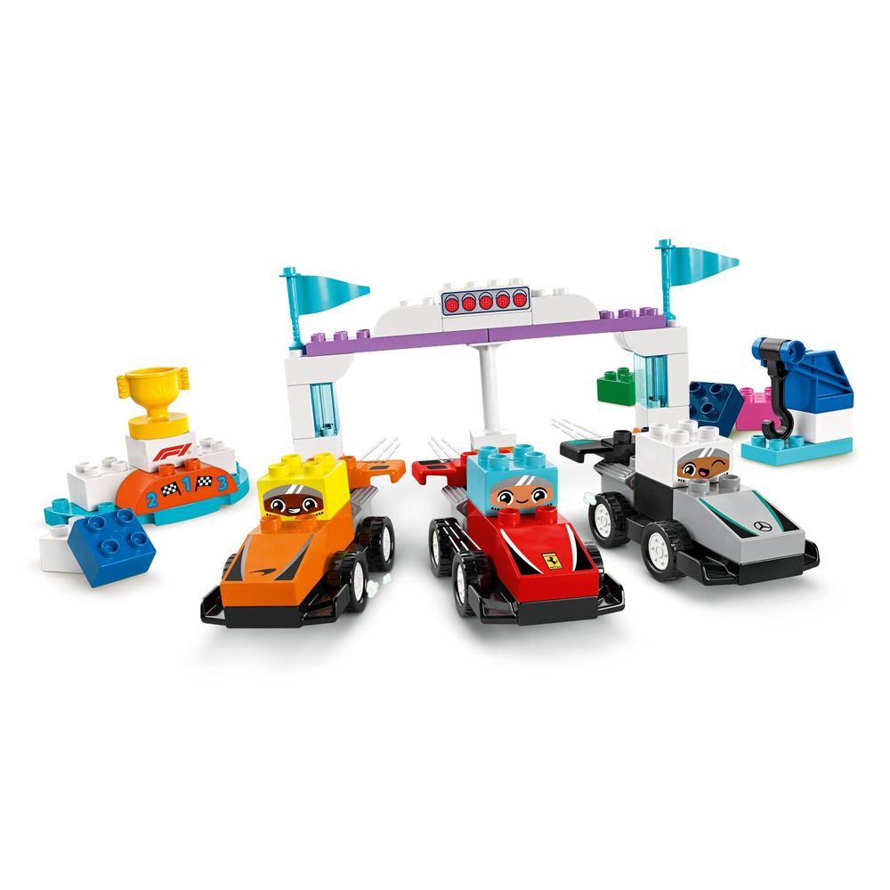 LEGO 10445 Trkaći automobili i vozači timova za F1® slika 6