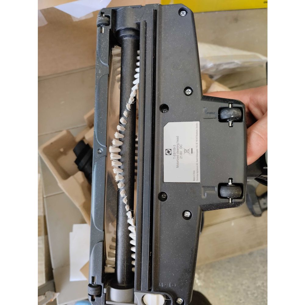 Electrolux štapno baterijski usisavač EP31CB21TG - KORIŠTEN PROIZVOD slika 3