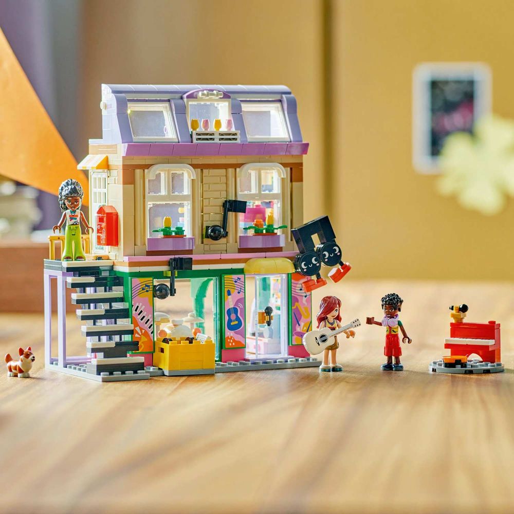 LEGO 42653 Music Shop & Apartment  slika 7