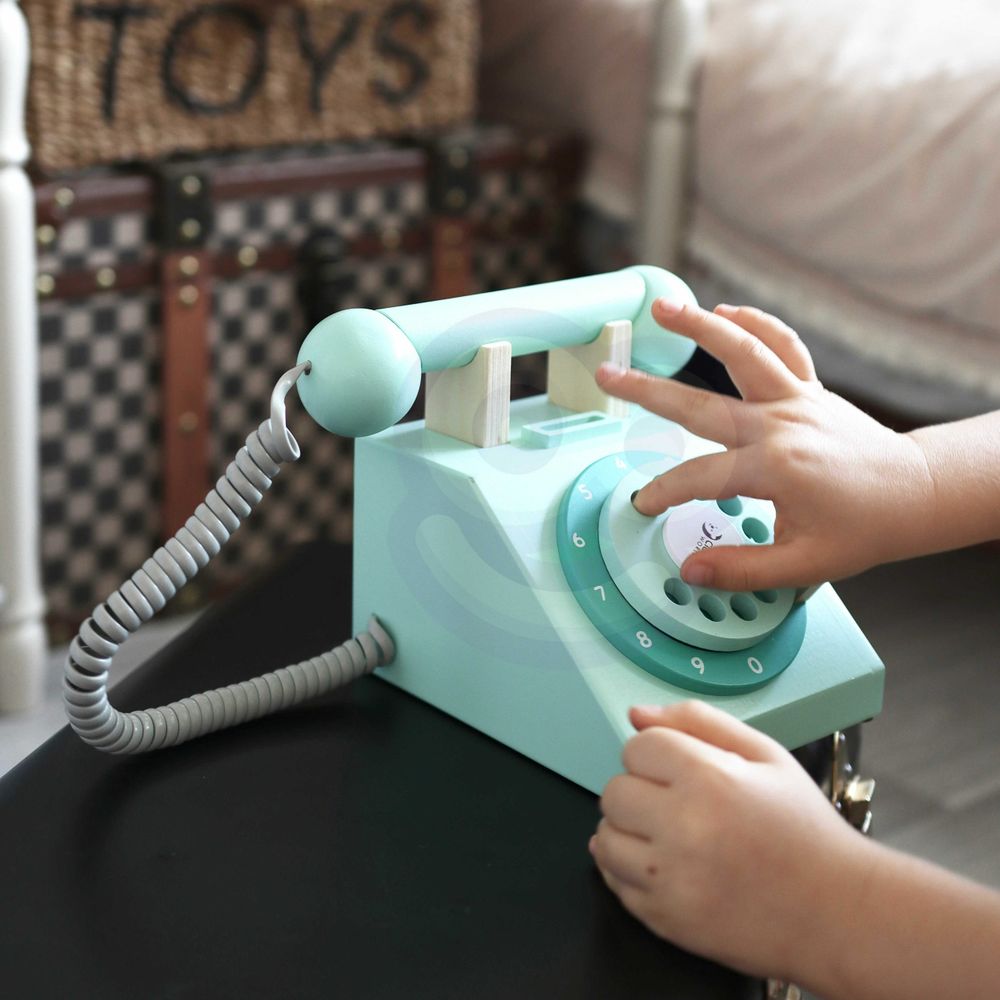 Classic world klasični drveni telefon za djecu 4 kom. slika 4
