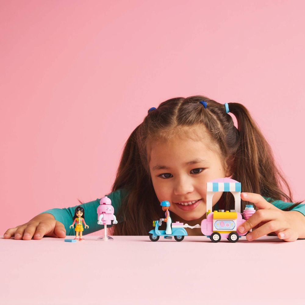 LEGO 42643 Štand sa šećernom vunom i skuter slika 8