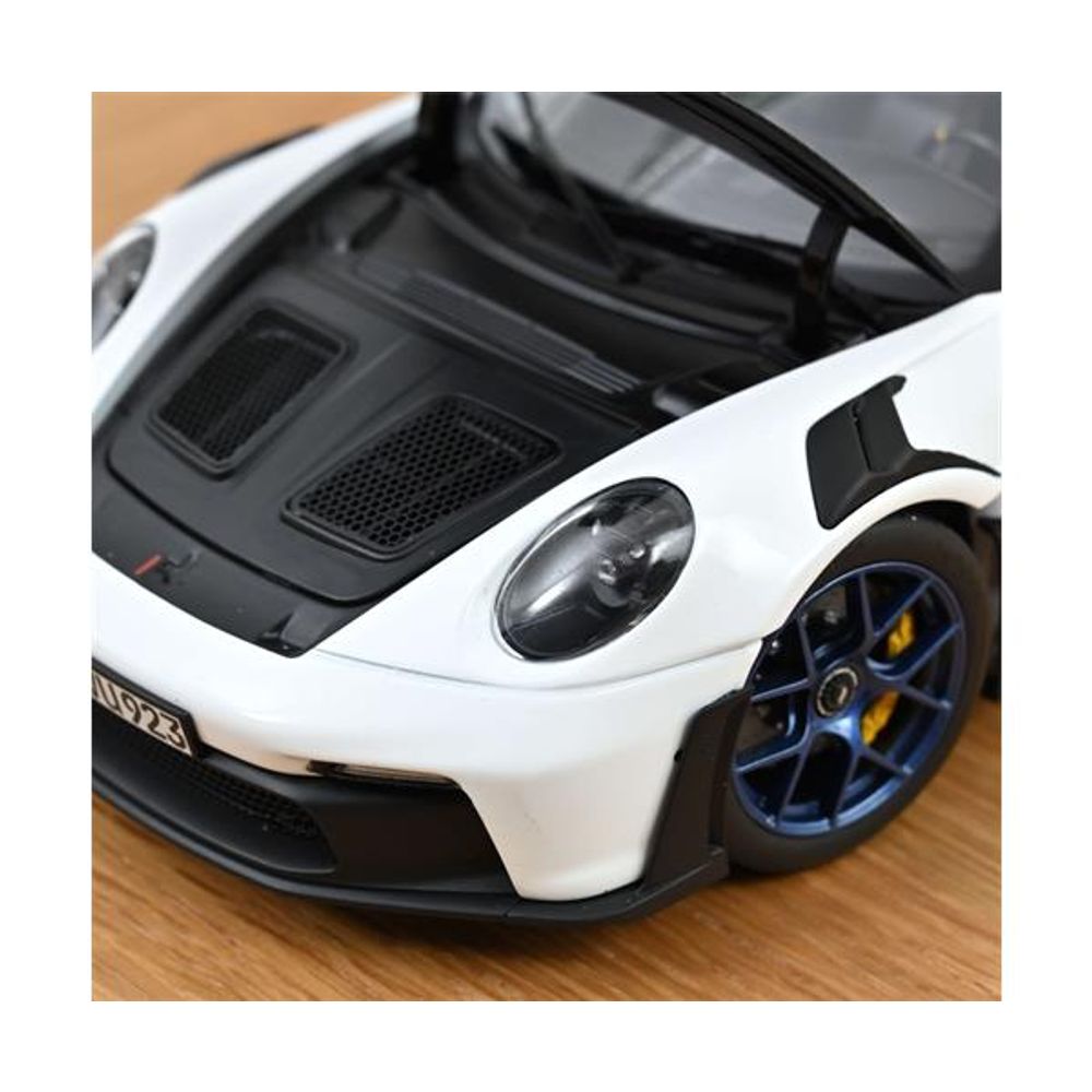 Norev 1/18 Porsche 911 GT3 RS W/Weissach Pack 2022 White/Indigoblue slika 3