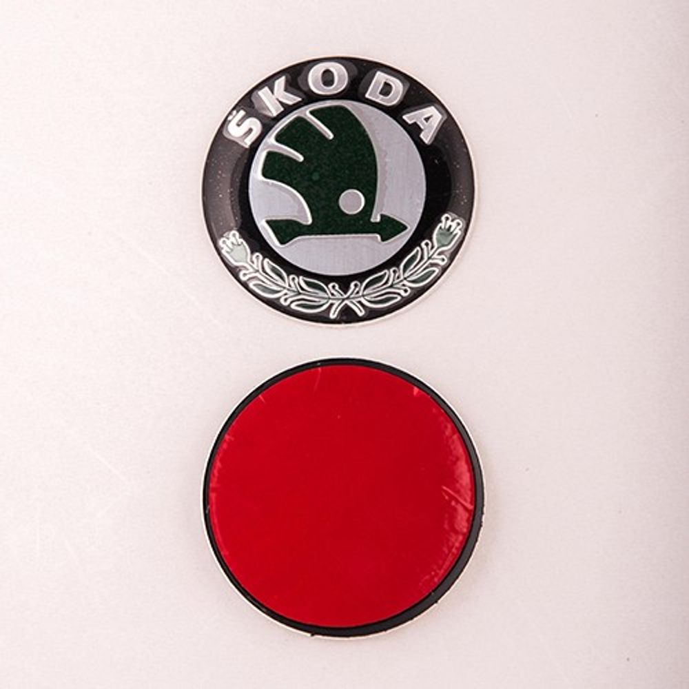 Plastična oznaka Škoda - Zelena, Fi88mm slika 1