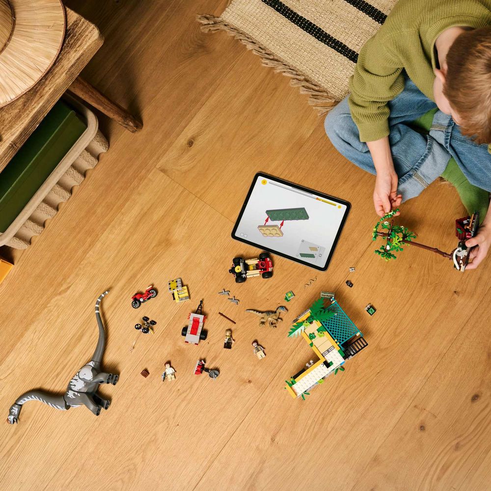 LEGO 76973 Raptor & Titanosaurus Tracking Mission slika 9