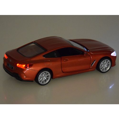 Metalni BMW M850i Coupe (1:35) slika 10