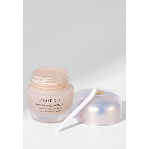 Shiseido Future Soultion LX Total Radiance Foundation SPF 15 (N02 Neutal) 30 ml slika 1