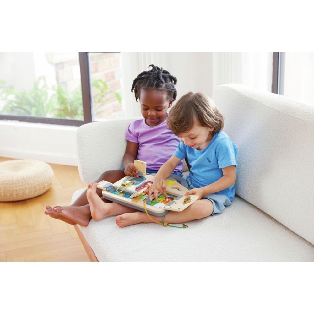 Hape Drvena edukativna igračka Lock & Learn Playboard slika 4