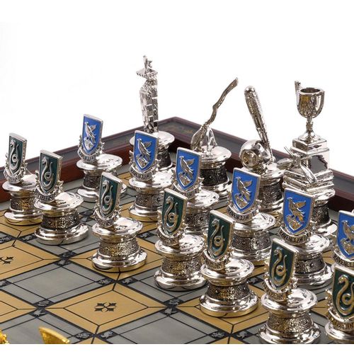 NOBLE COLLECTION - HARRY POTTER - COLLECTABLES - QUIDDITCH CHESS SET SILVER & GO slika 4