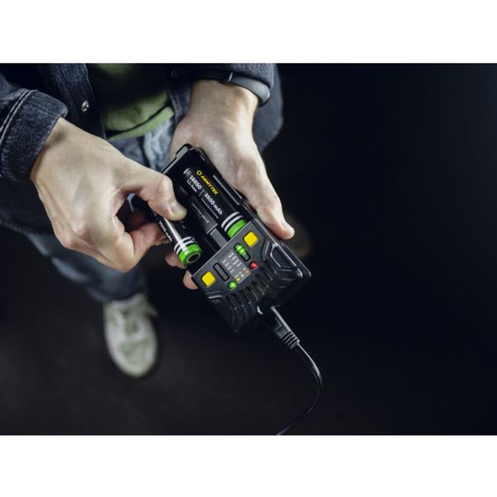 Armytek Univerzalni punjač za baterije Uni C2 slika 9