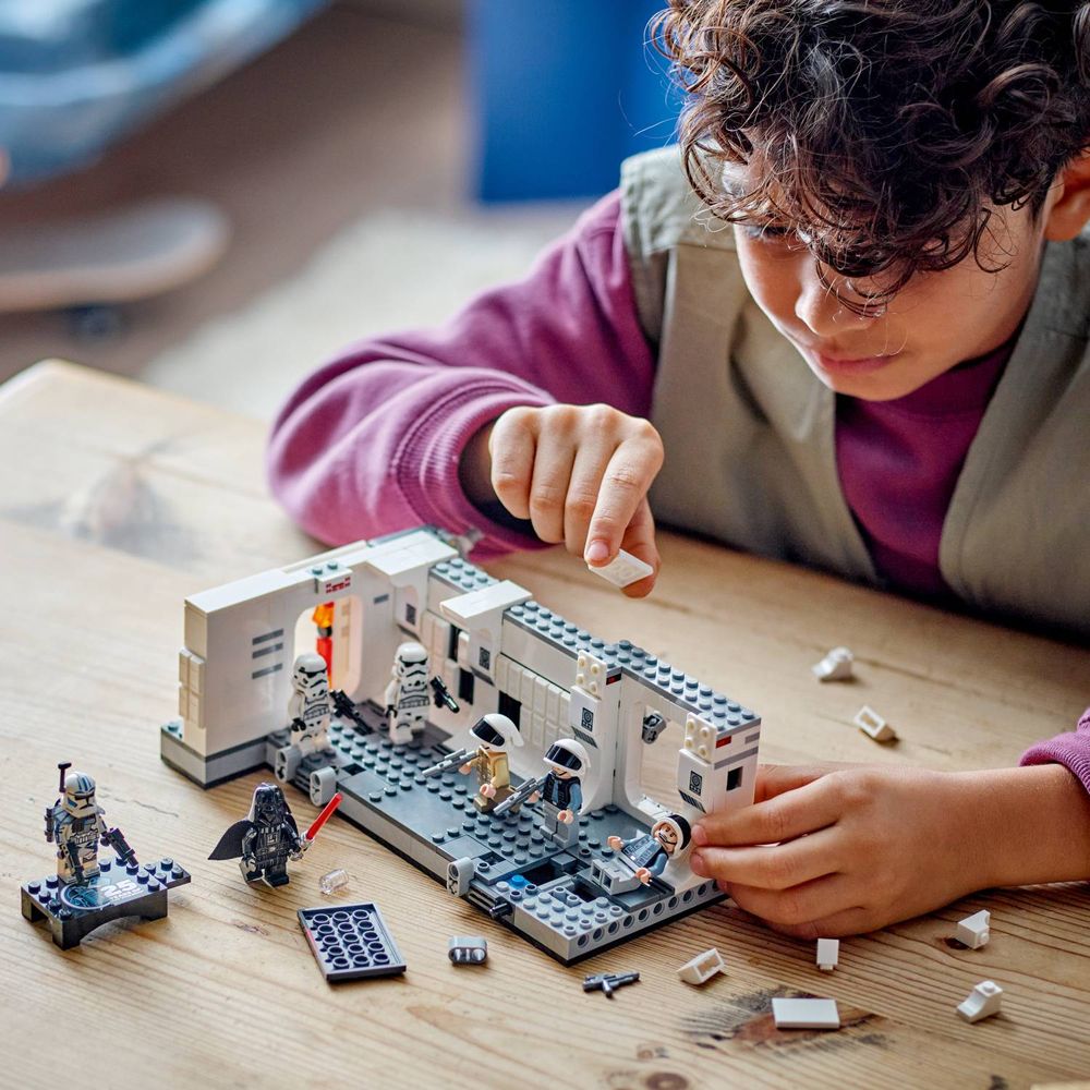 LEGO 75387 Ukrcavanje u Tantive IV slika 6