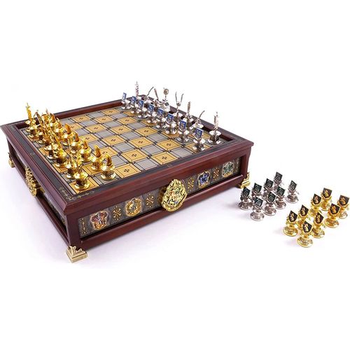 NOBLE COLLECTION - HARRY POTTER - COLLECTABLES - QUIDDITCH CHESS SET SILVER & GO slika 5