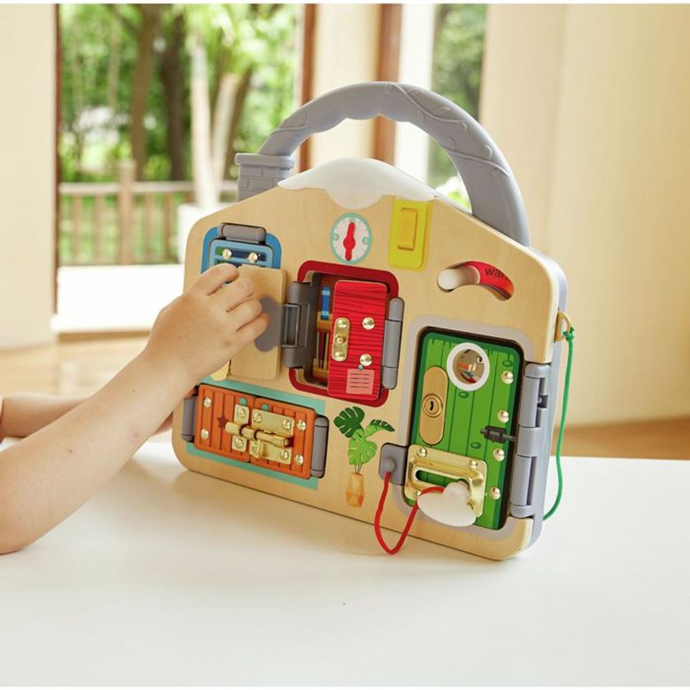 Hape Drvena edukativna igračka Lock & Learn Playboard slika 6