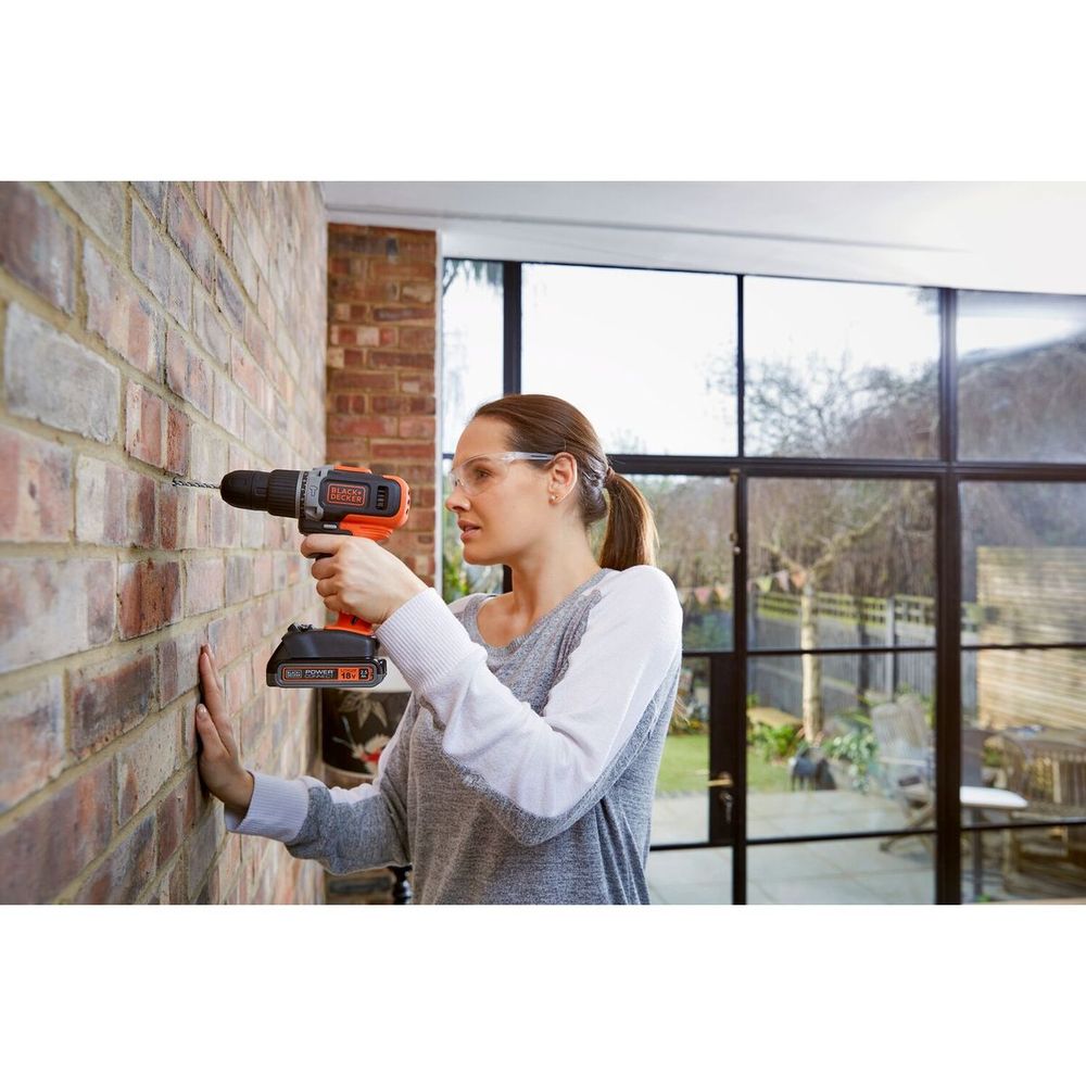 AKU UDARNA BUŠILICA 18V 2X1,5Ah KUFER Black &amp; Decker BCD003C2K slika 2