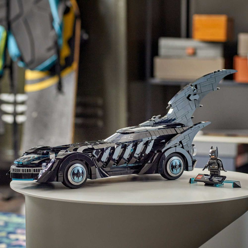 LEGO 76304 Batman Forever™ Batmobile™ slika 6