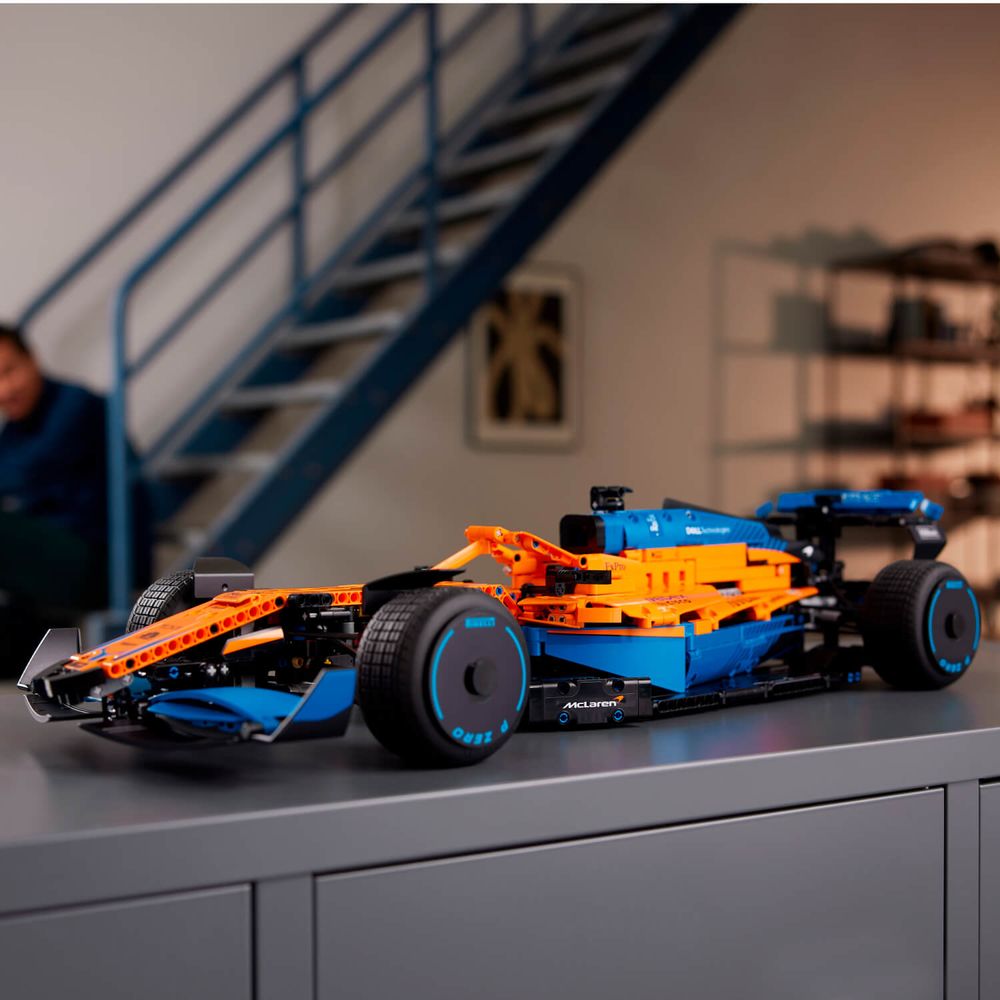 LEGO 42141 McLaren Formula 1 slika 3