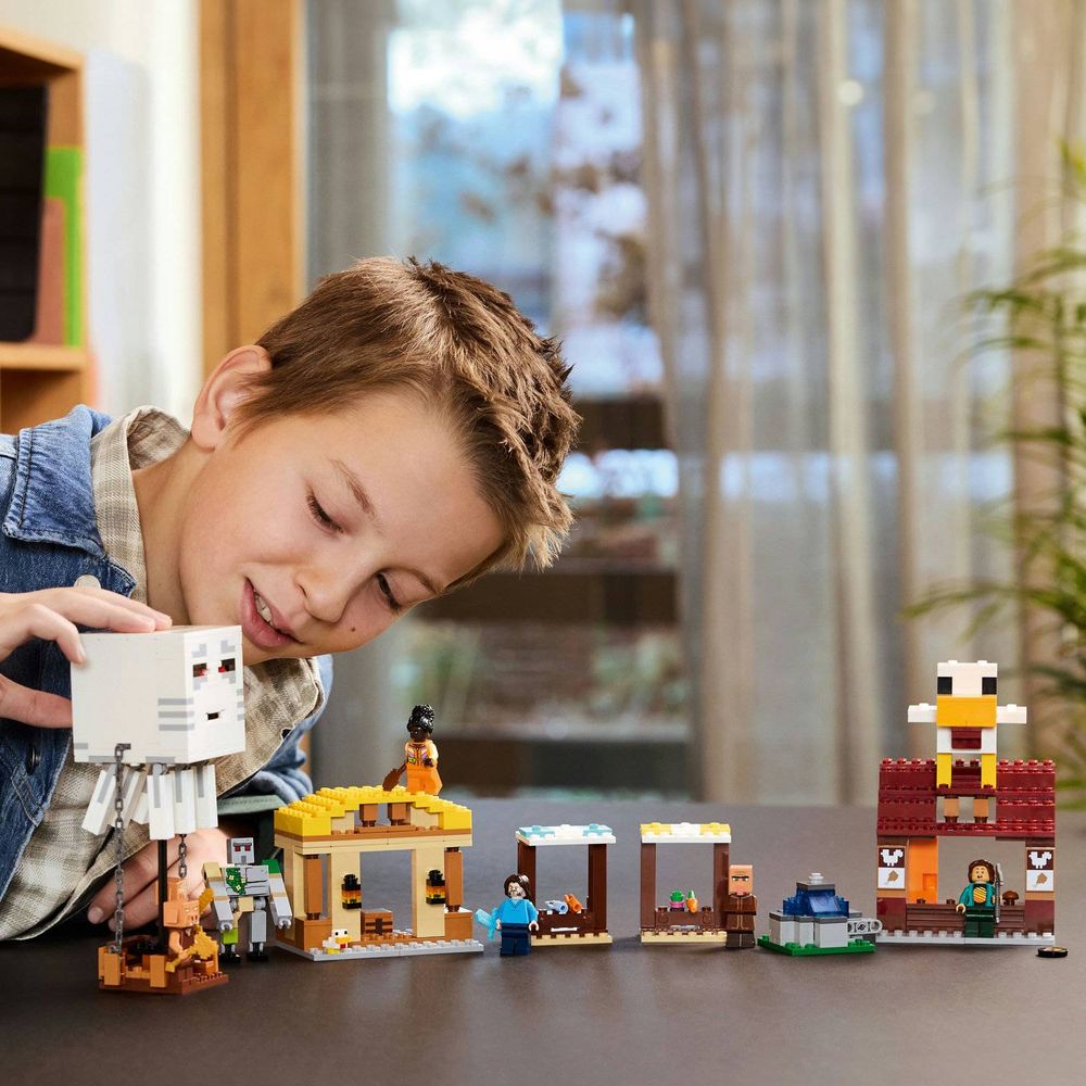 LEGO 21273 Napad na selo slika 8