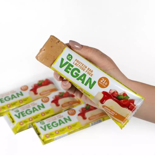 BOMBBAR Vegan proteinski bar Banana kolač sa jagodama 60g slika 2