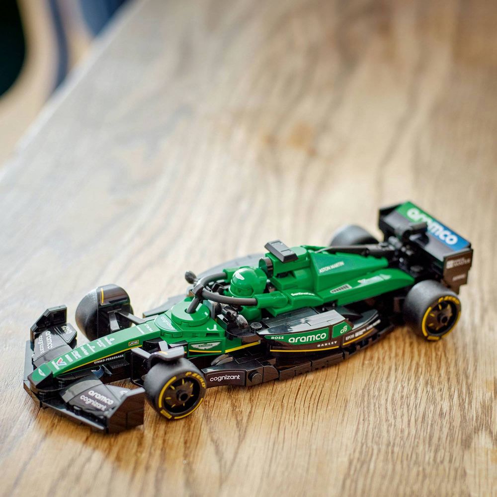 LEGO 77245 Aston Martin Aramco F1® Amr24 Trkaći auto slika 9