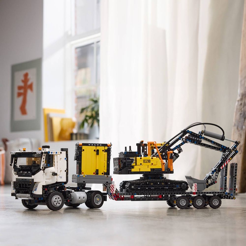 LEGO 42175 Volvo FMX kamion sa elektr. bagerom EC230 slika 12