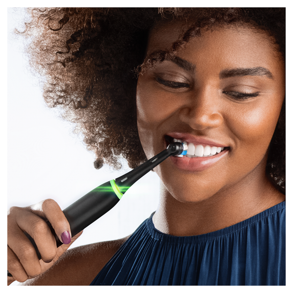 Oral-B Električna četkica iO Series 4 Duo Pack (Black + White) slika 5