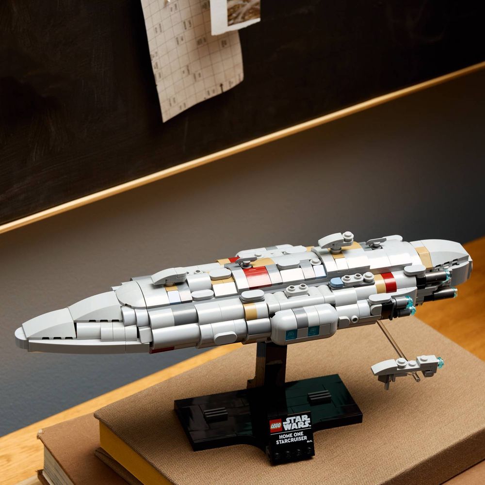 LEGO 75405 Krstarica Home One slika 9