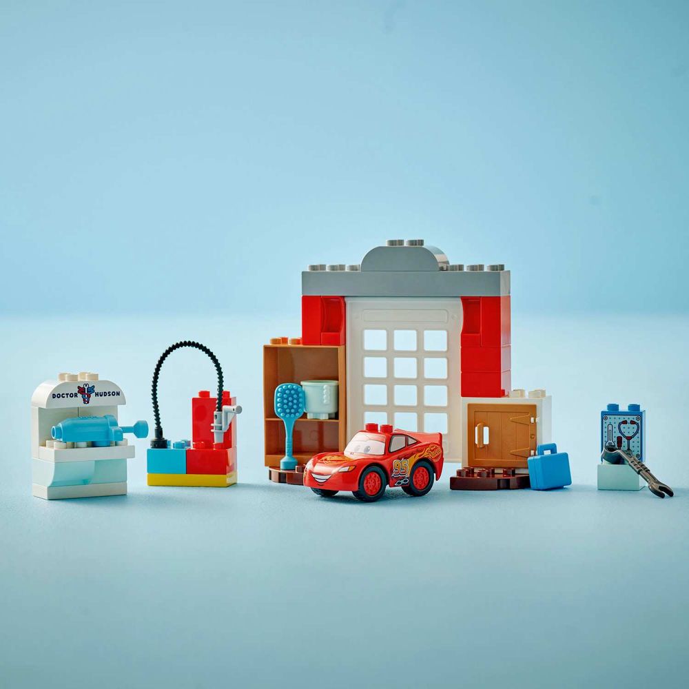 LEGO 10456 McQueen's Visit to Doc's Garage slika 5