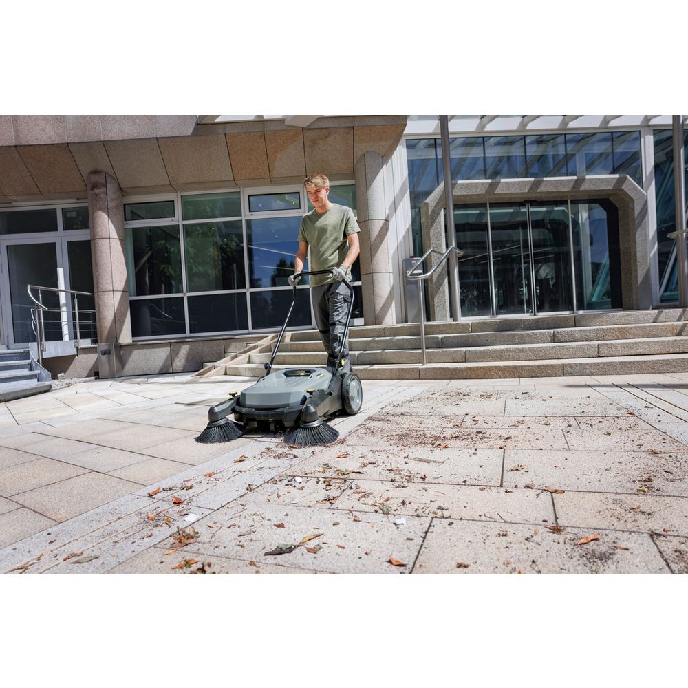 KARCHER Km 70/20 C 2Sb Ručni Stroj Za Metenje  1.517-131.0 slika 4