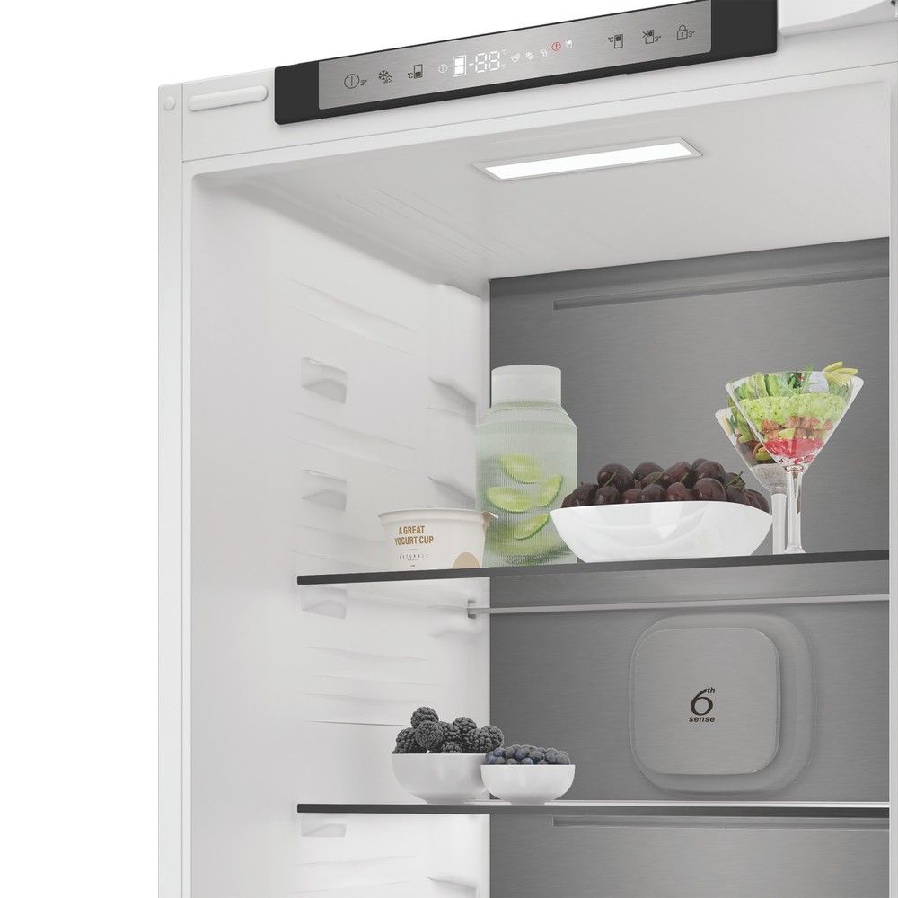 Whirlpool ugradbeni hladnjak WHK2 5323 B5E1 slika 5