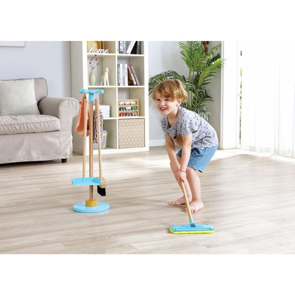 Hape Drveni dječiji set za čišćenje Clean Up Broom Set slika 3
