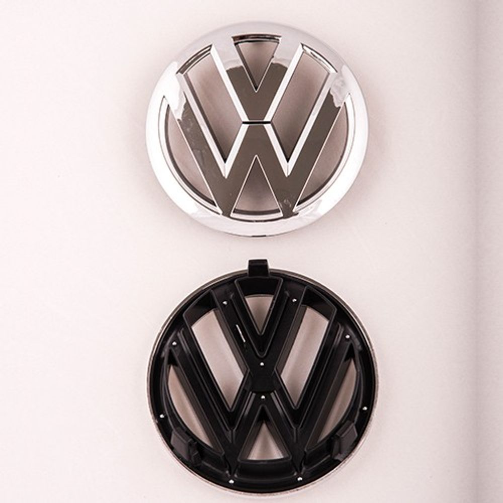 Plastična oznaka za VW Golf 6 / Passat B7 - Prednja Fi138mm slika 1