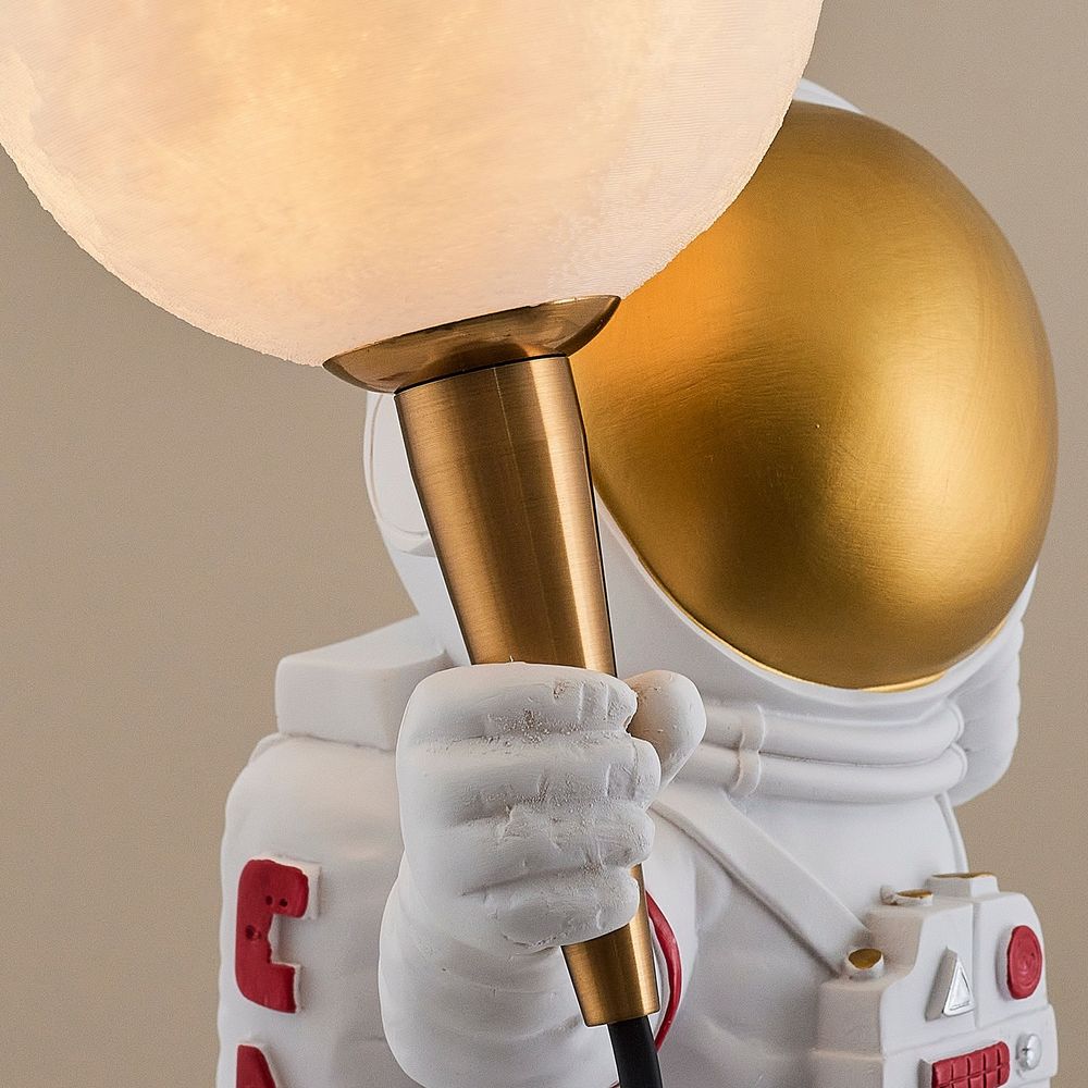 L1132 - Bijela Stolna Lampa Astronaut slika 4
