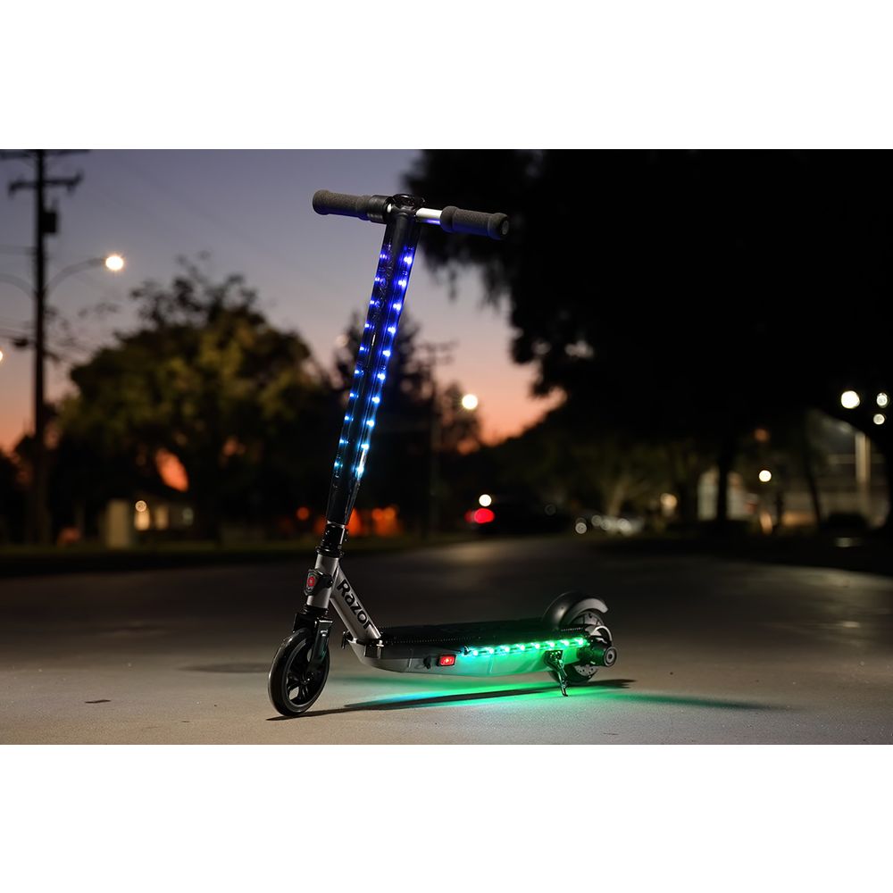 Razor Dječiji električni romobil Power Core E90 Lightshow slika 13
