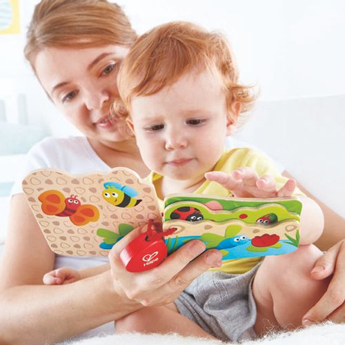 Hape Drvena edukativna knjiga Baby's Bug Book E0043A  slika 3