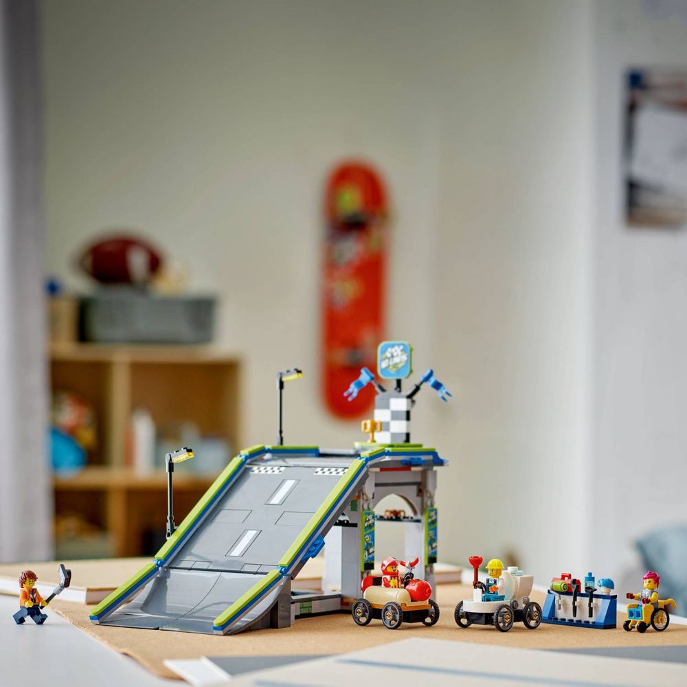 LEGO 60460 Bez ograničenja: Trkalište sa rampom za automobile slika 10