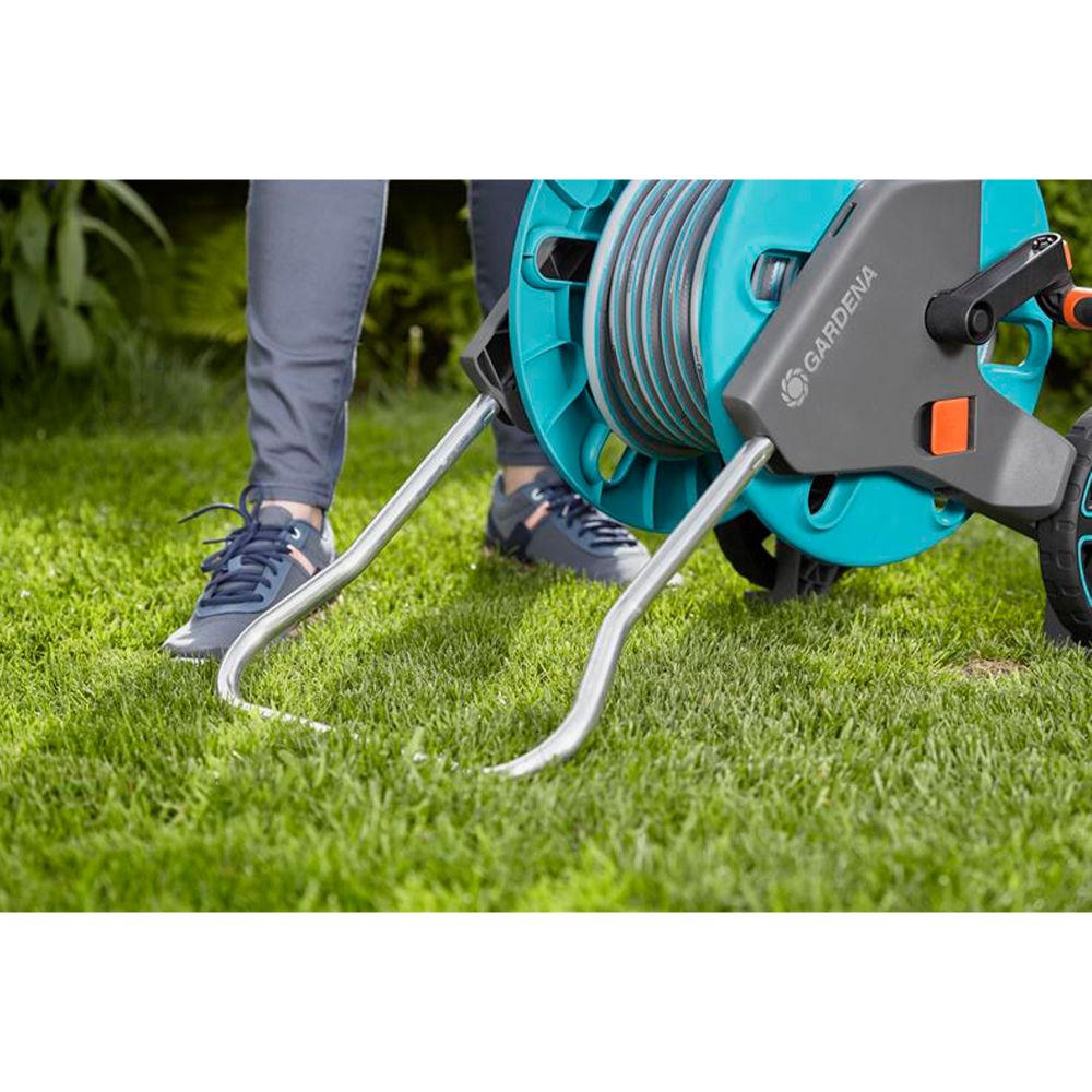 GARDENA Kolica za crijevo AquaRoll M Set slika 4