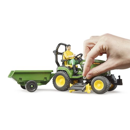 Bruder Traktor John Deer sa prednjim čistačem i prikolicom slika 6