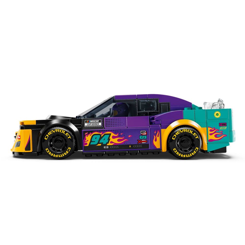 LEGO 76935 NASCAR Chevrolet Camaro ZL1 slika 5