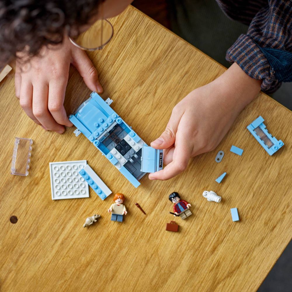 LEGO 76424 Leteći Ford Anglia slika 7