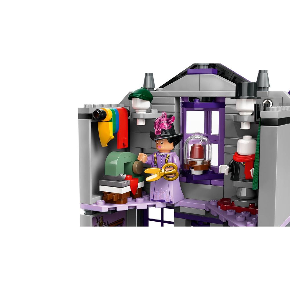 LEGO 76439 Prodavnica Olivandera i Butik Madam Malkin slika 6