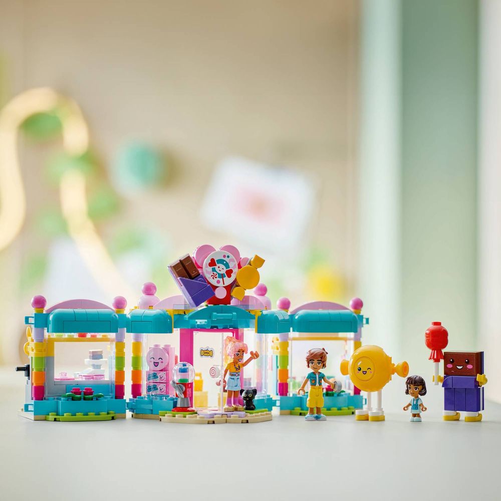 LEGO 42649 Prodavnica slatkiša u Heartlakeu slika 11