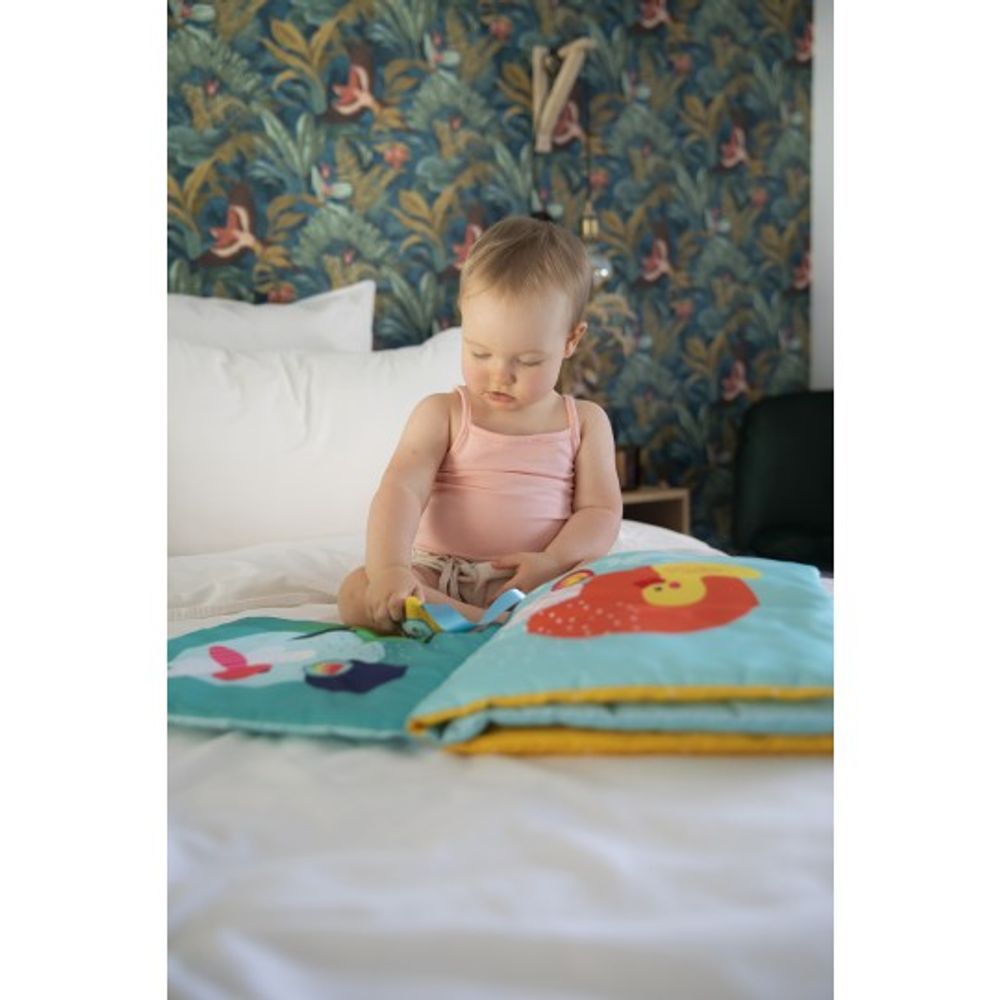 Sophie La Girafe Touch & Play Book - Platnena knjiga sa zvukovima na dodir 30x30cm slika 5