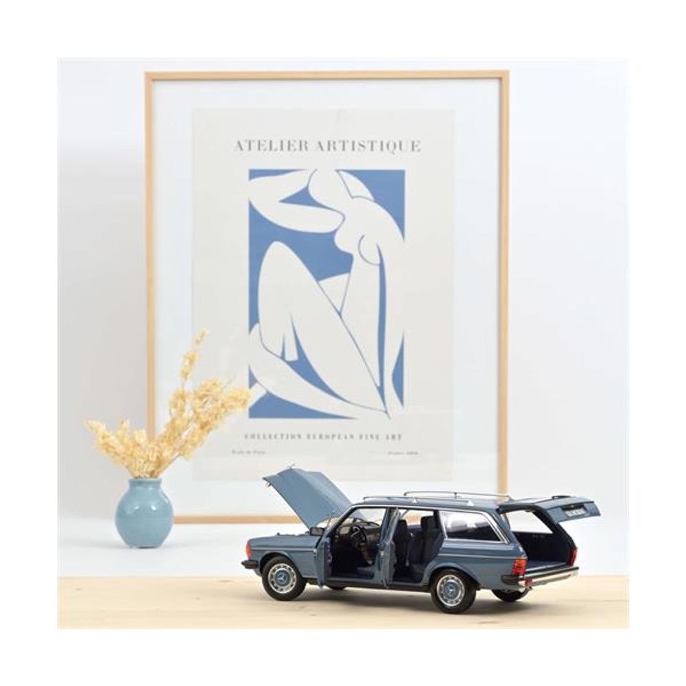 Norev Mercedes-Benz 200 T 1980 Blue 1:18 slika 4