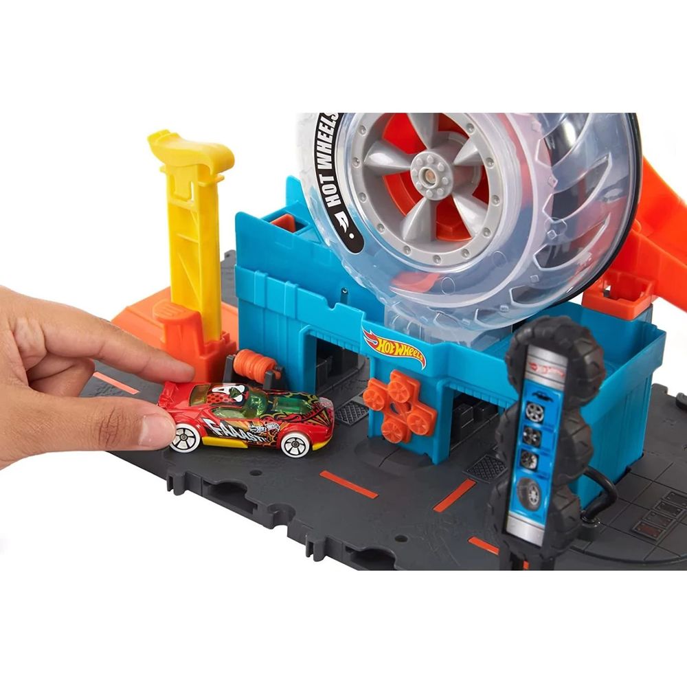 Hot Wheels City Set za igru Super Twist Tire Shop slika 3