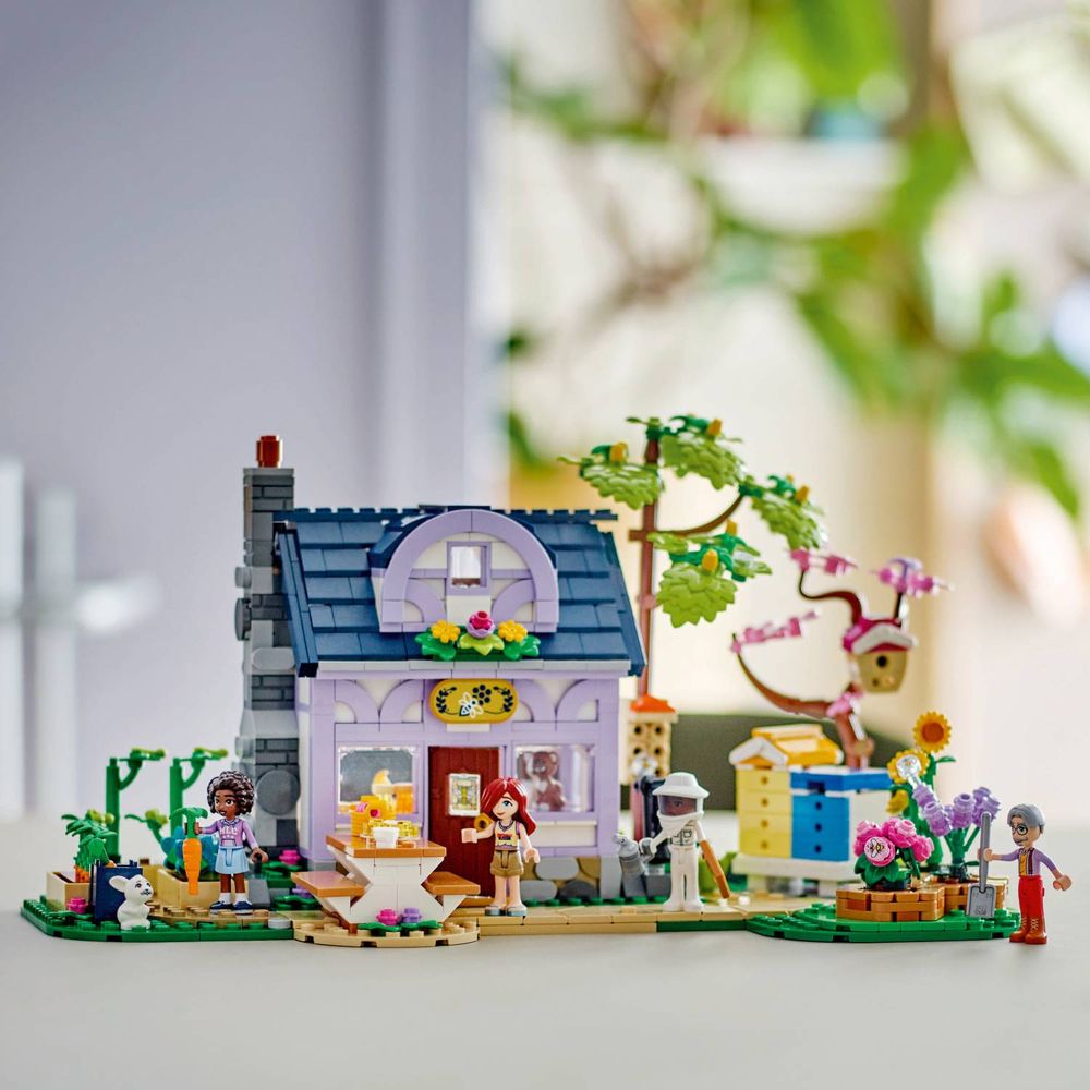 LEGO 42669 Pčelarska kuća i vrt pun cvijeća slika 12